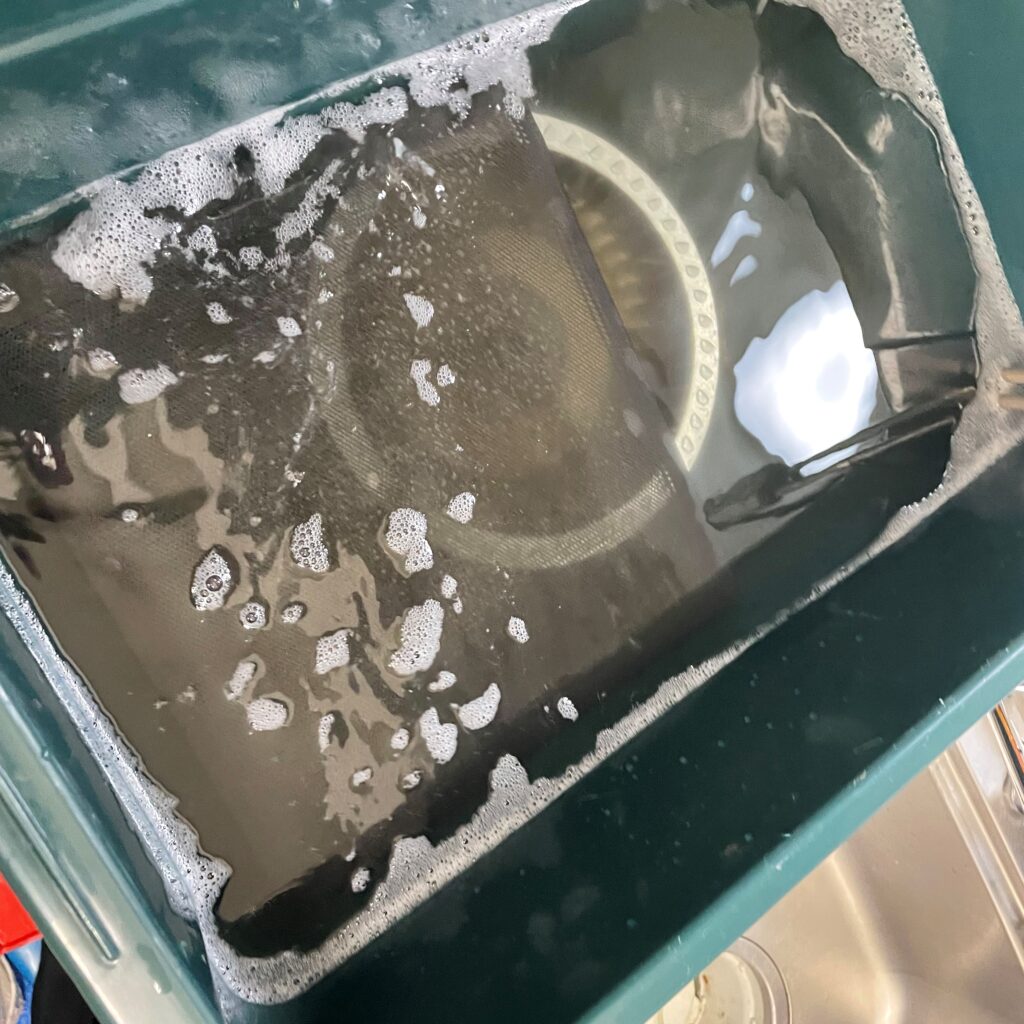 レンジフード・換気扇の分解洗浄作業
